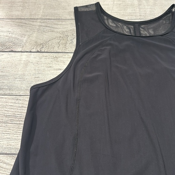 🍋Women’s Lululemon tank with mesh detail PTP approx 18.5” 🍋 - Picture 3 of 14
